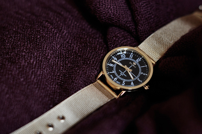 Złoty zegarek Gino Rossi na bransolecie typu mesh