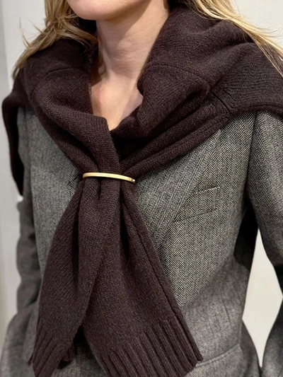 Prosta złota broszka